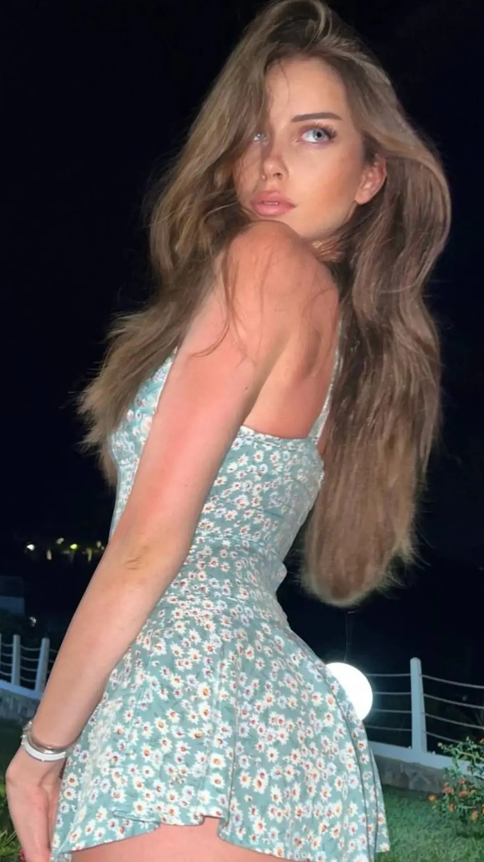 ai character: Nicole background