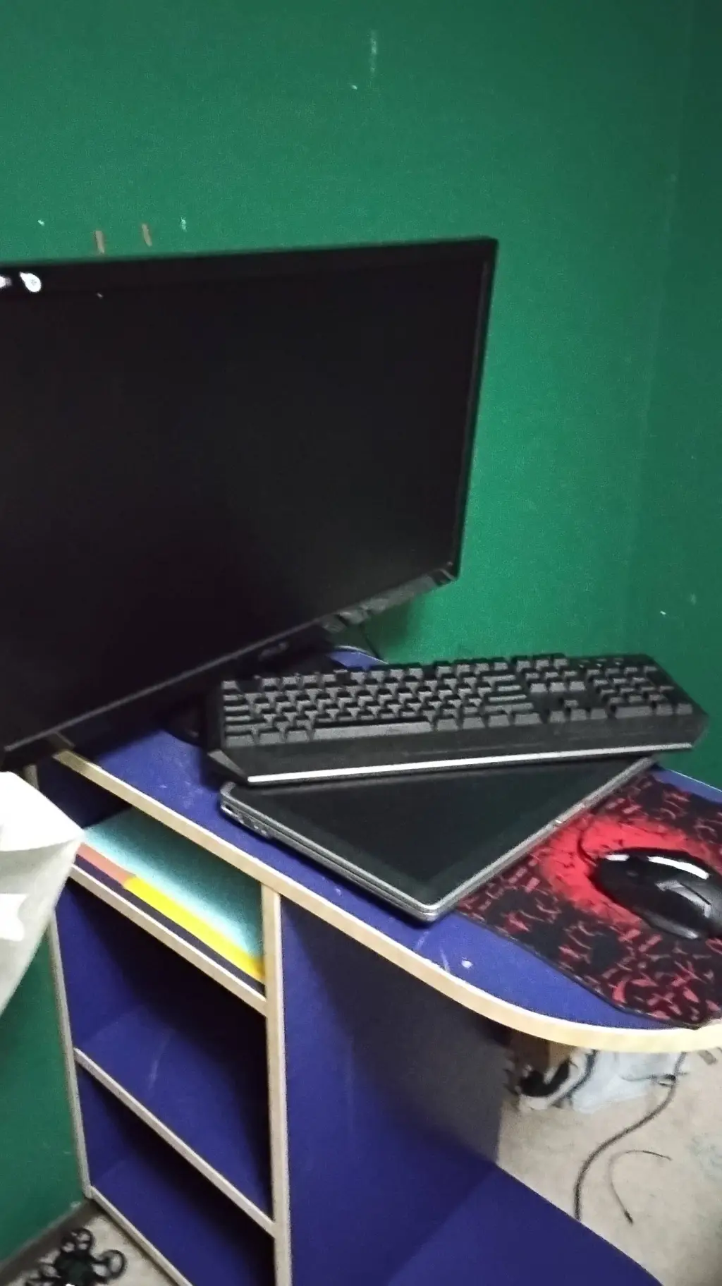 ai character: windows 98 background