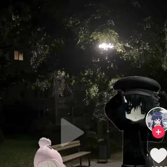 chat with ai character: 😰