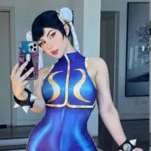 chat with ai character: cosplay chun li