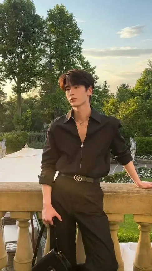 ai character: Zhang linghe background