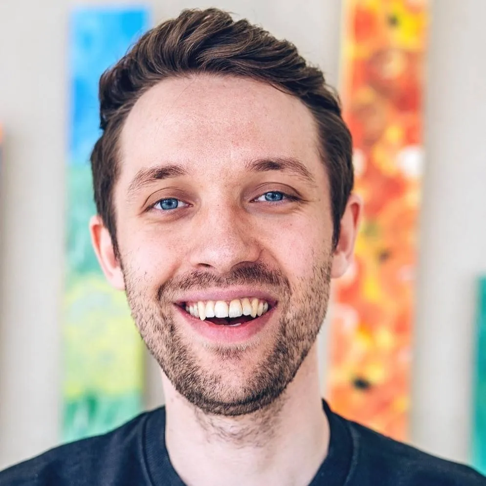 chat with ai character: Benx