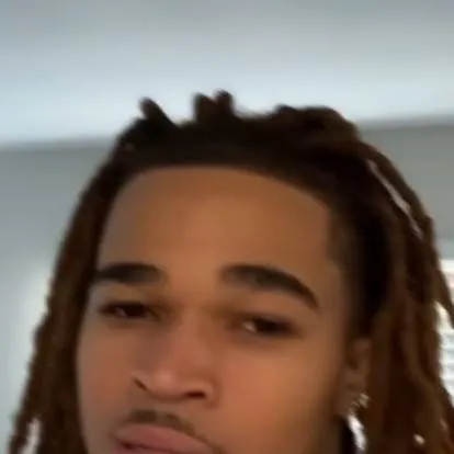 chat with ai character: Maxwell Elliot