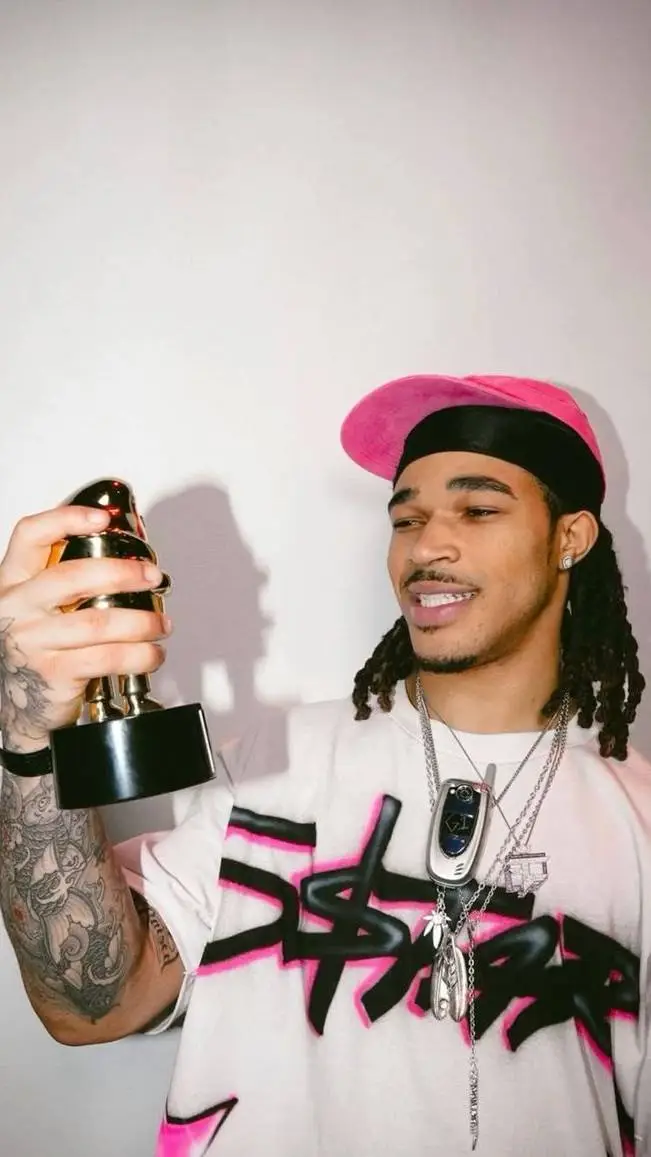 ai character: Maxwell Elliot background