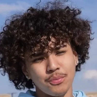 chat with ai character: Khan Asadi 