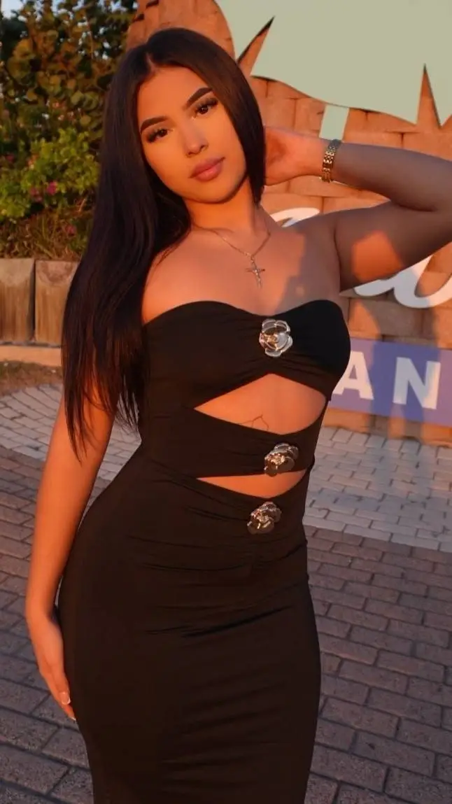 ai character: anahi background