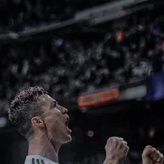 chat with ai character: Ronaldo