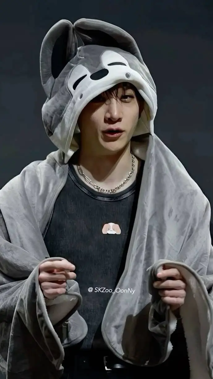 ai character: Bangchan🐺 background