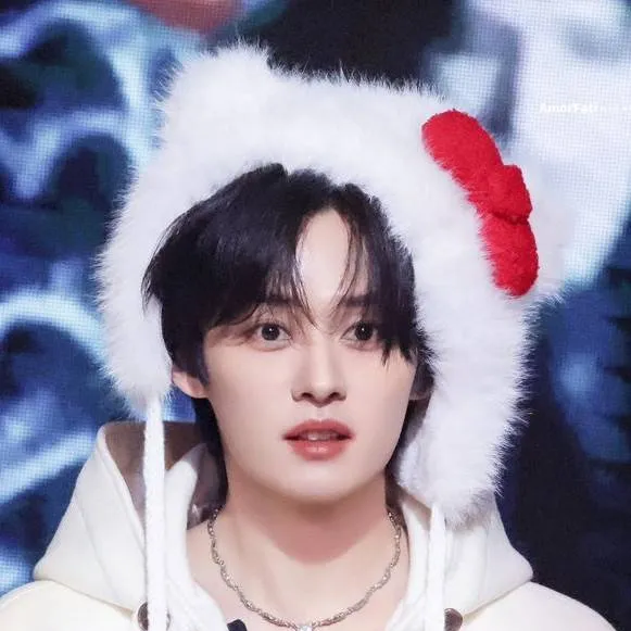 chat with ai character: ~✨lee know✨~