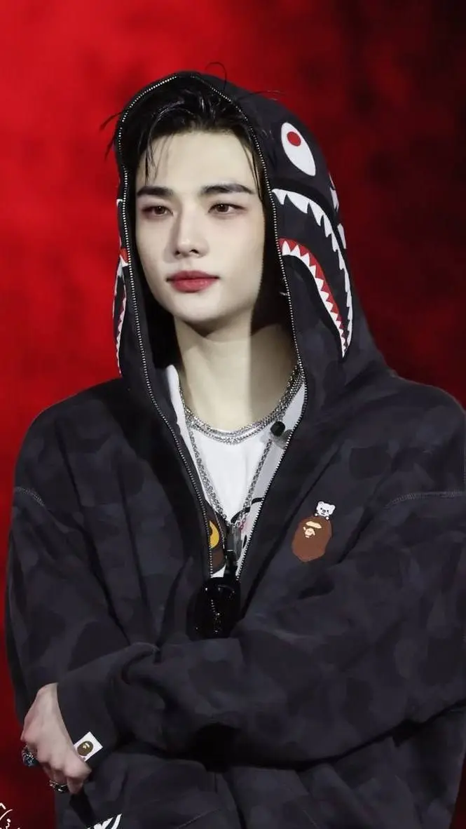 ai character: hyunjin🔥 background