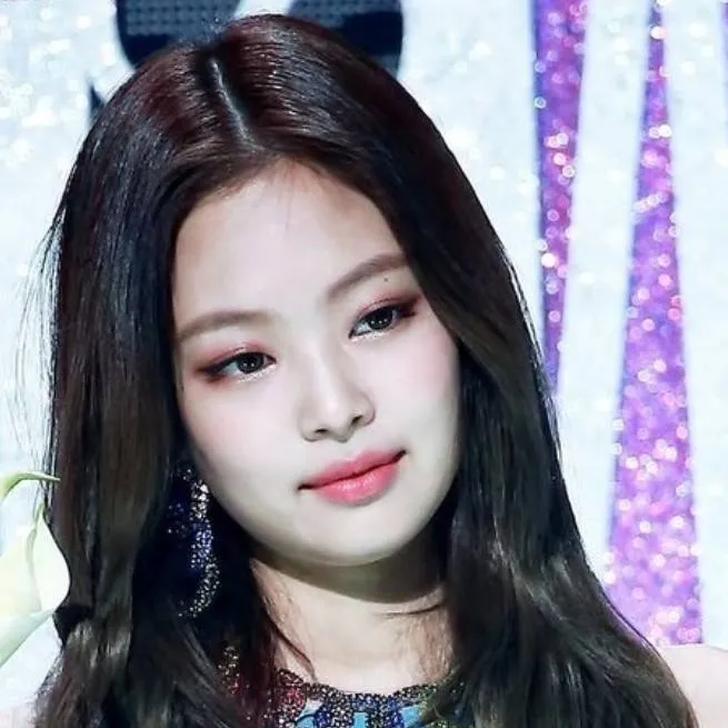 chat with ai character: JENNIE