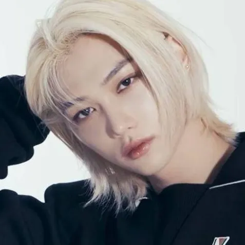 chat with ai character: Felix🖤🔥