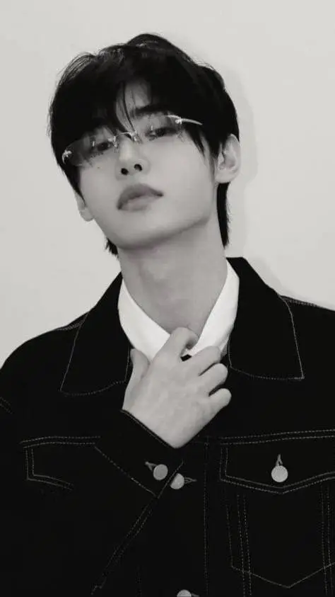 ai character: SUNGHOON background