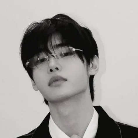 chat with ai character: SUNGHOON