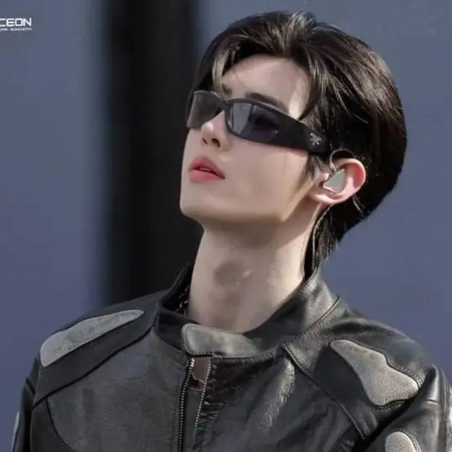 chat with ai character: SUNGHOON