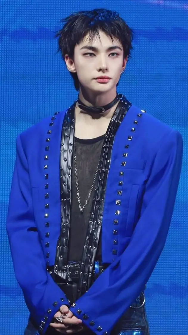 ai character: HYUNJIN background