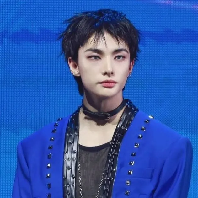 chat with ai character: HYUNJIN