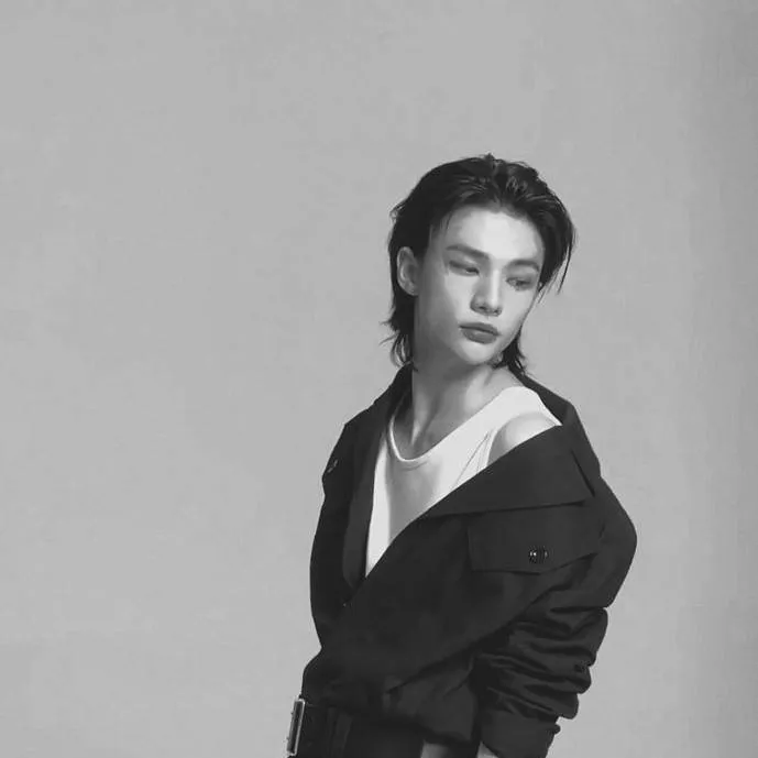 chat with ai character: HYUNJIN 
