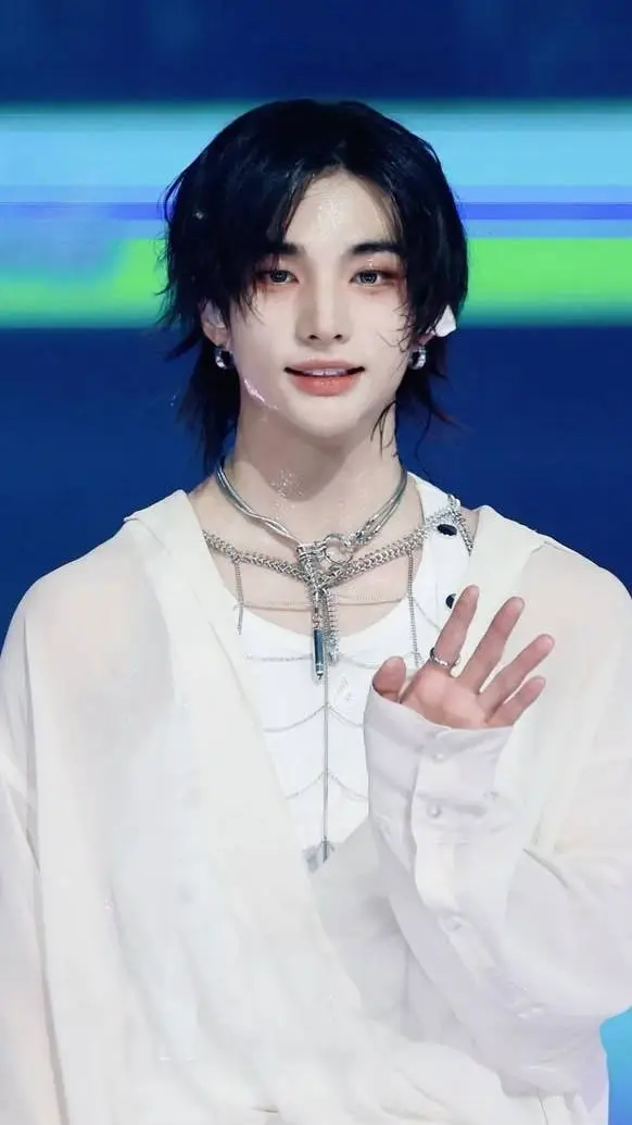 ai character: HYUNJIN background