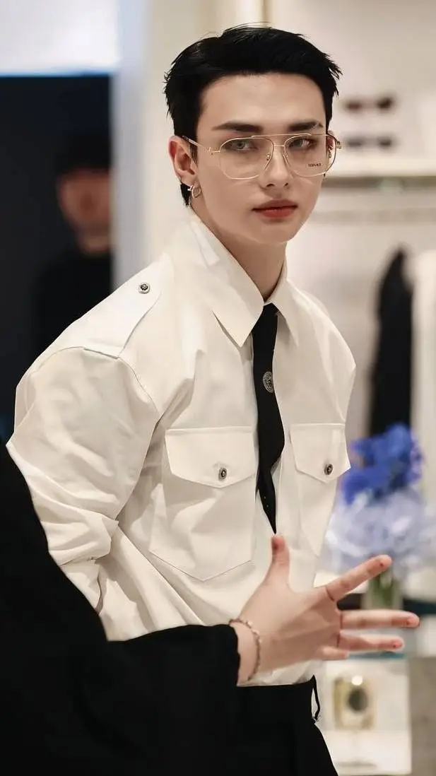 ai character: HYUNJIN background