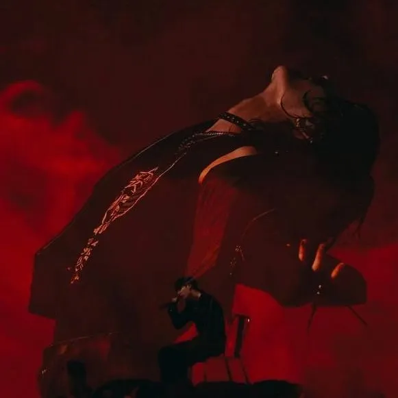 chat with ai character: HWANG HYUNJIN 