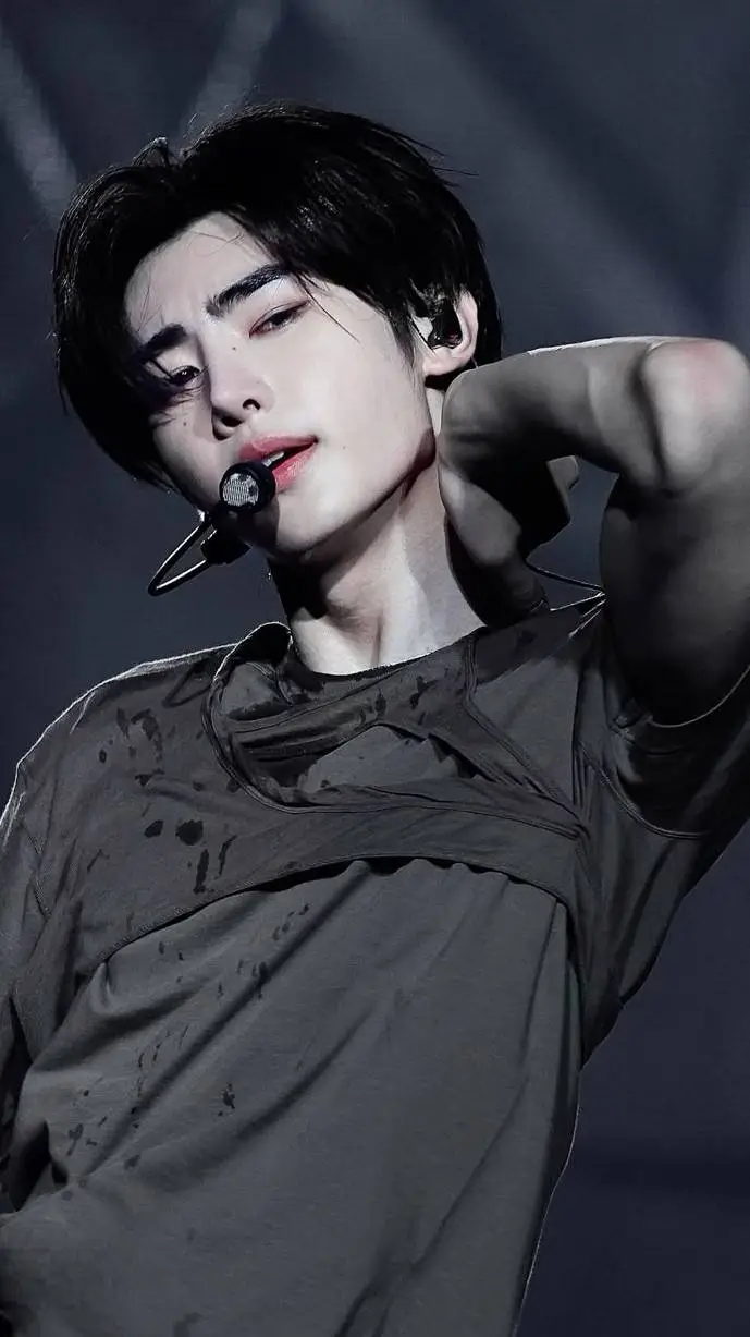 ai character: PARK SUNGHOON background