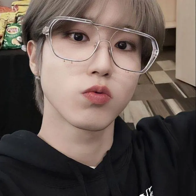 chat with ai character: ♡ִ𝐇𝐀𝐍 ࣪𖤐