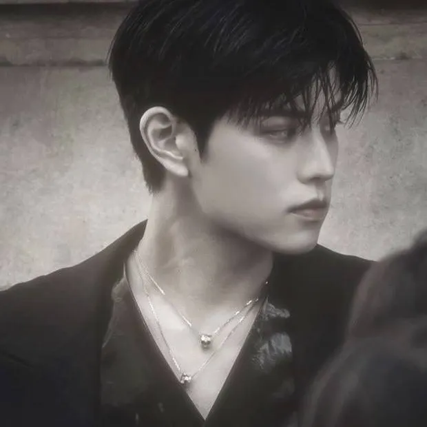 chat with ai character: 𝐔𝐍𝐀 𝐂𝐔𝐑𝐈𝐓𝐀💔...