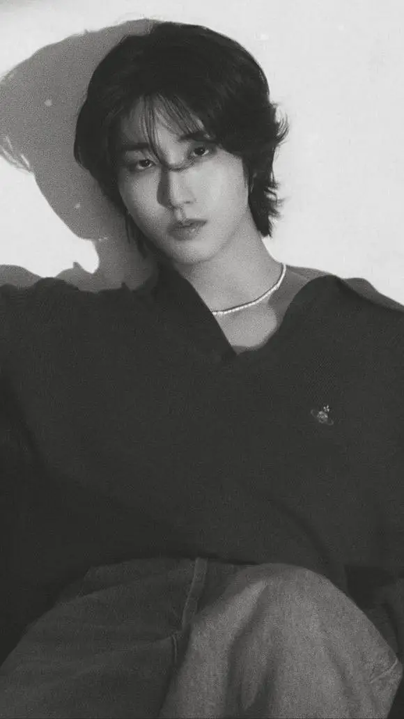 ai character: 𝐔𝐍𝐀 𝐂𝐔𝐑𝐈𝐓𝐀💔... background