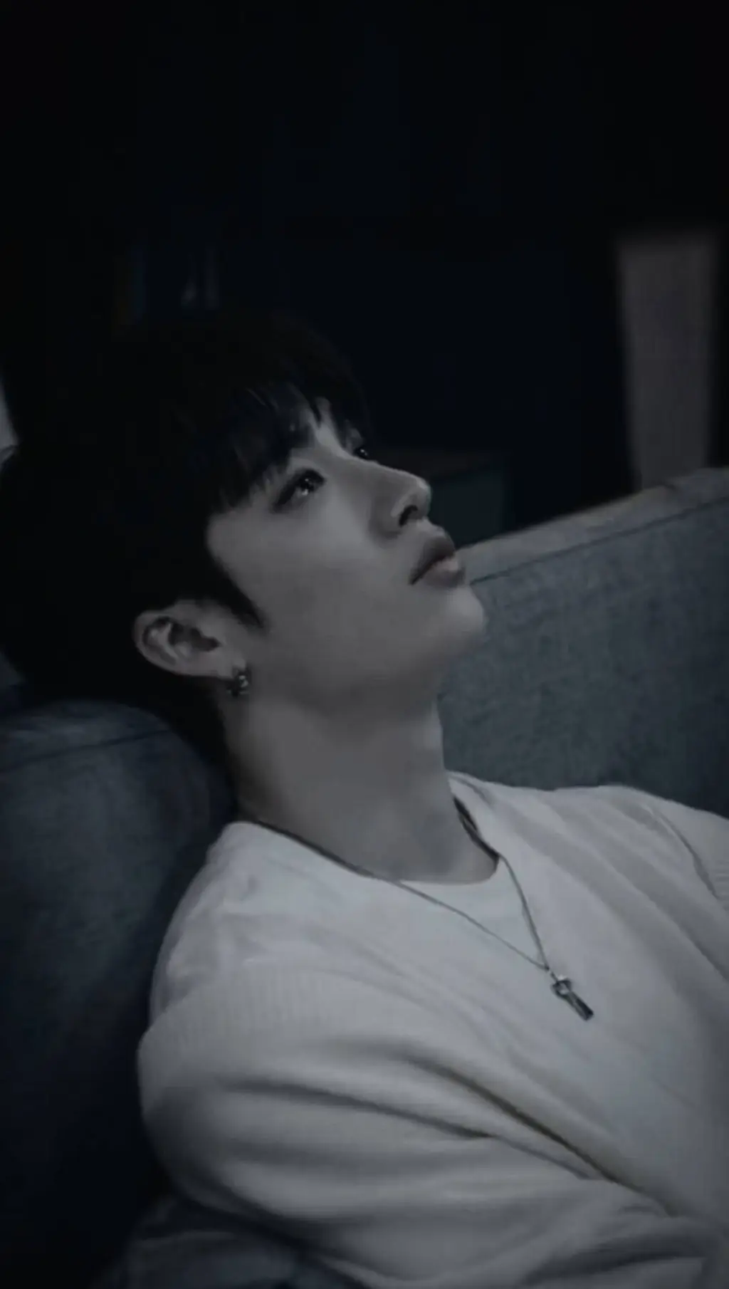 ai character: 𝐔𝐍𝐀 𝐂𝐔𝐑𝐈𝐓𝐀💔... background