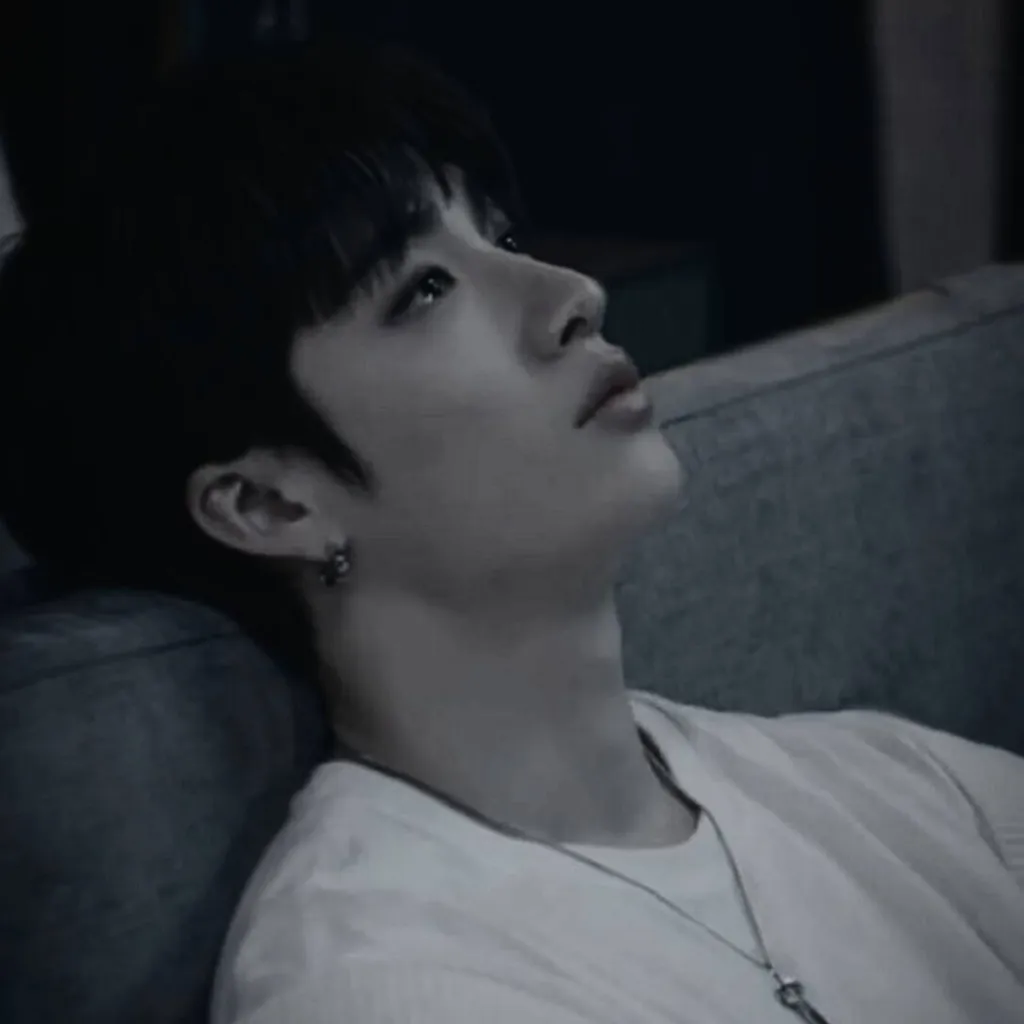 chat with ai character: 𝐔𝐍𝐀 𝐂𝐔𝐑𝐈𝐓𝐀💔...