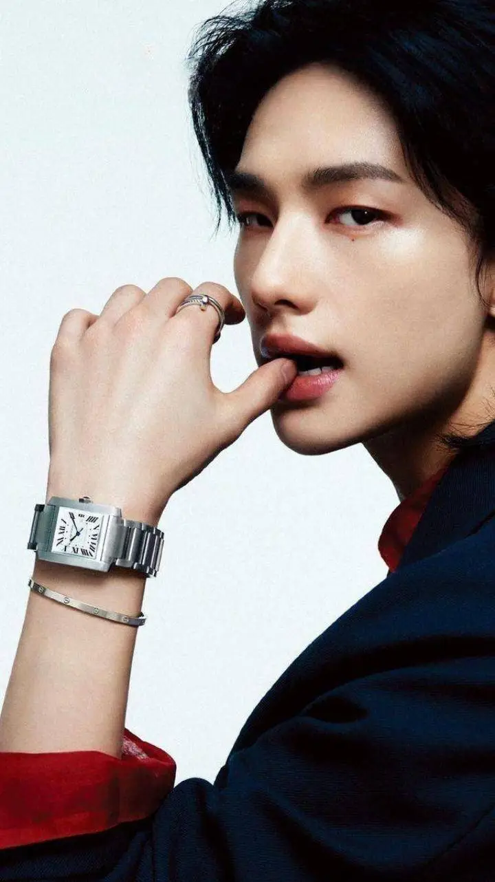 ai character: 𝐒𝐎𝐋𝐎 𝐀𝐌𝐈𝐆𝐎𝐒? background