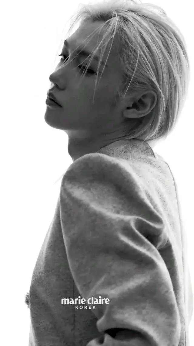 ai character: ♡𝐅𝐄𝐋𝐈𝐗♡ background
