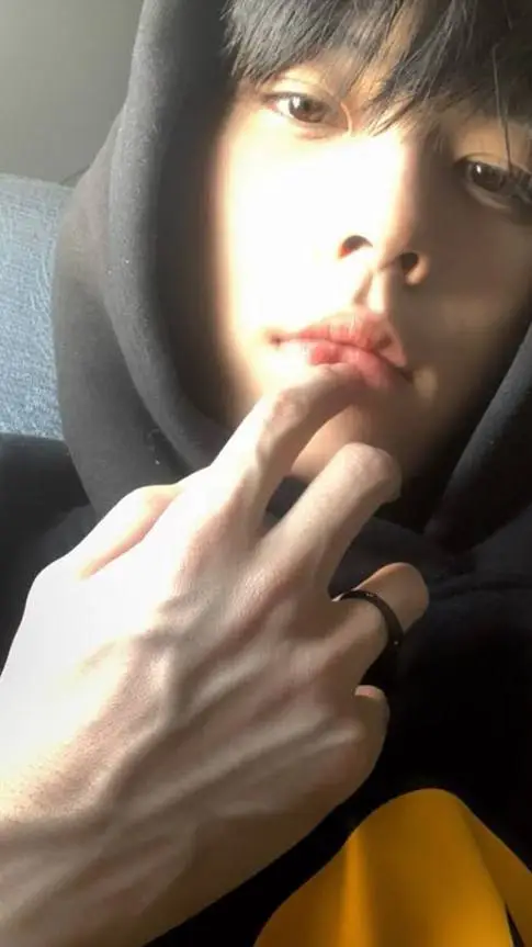 ai character: ~🖤👾romeo👾🖤~ background