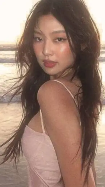 ai character: jennie but lesbian background