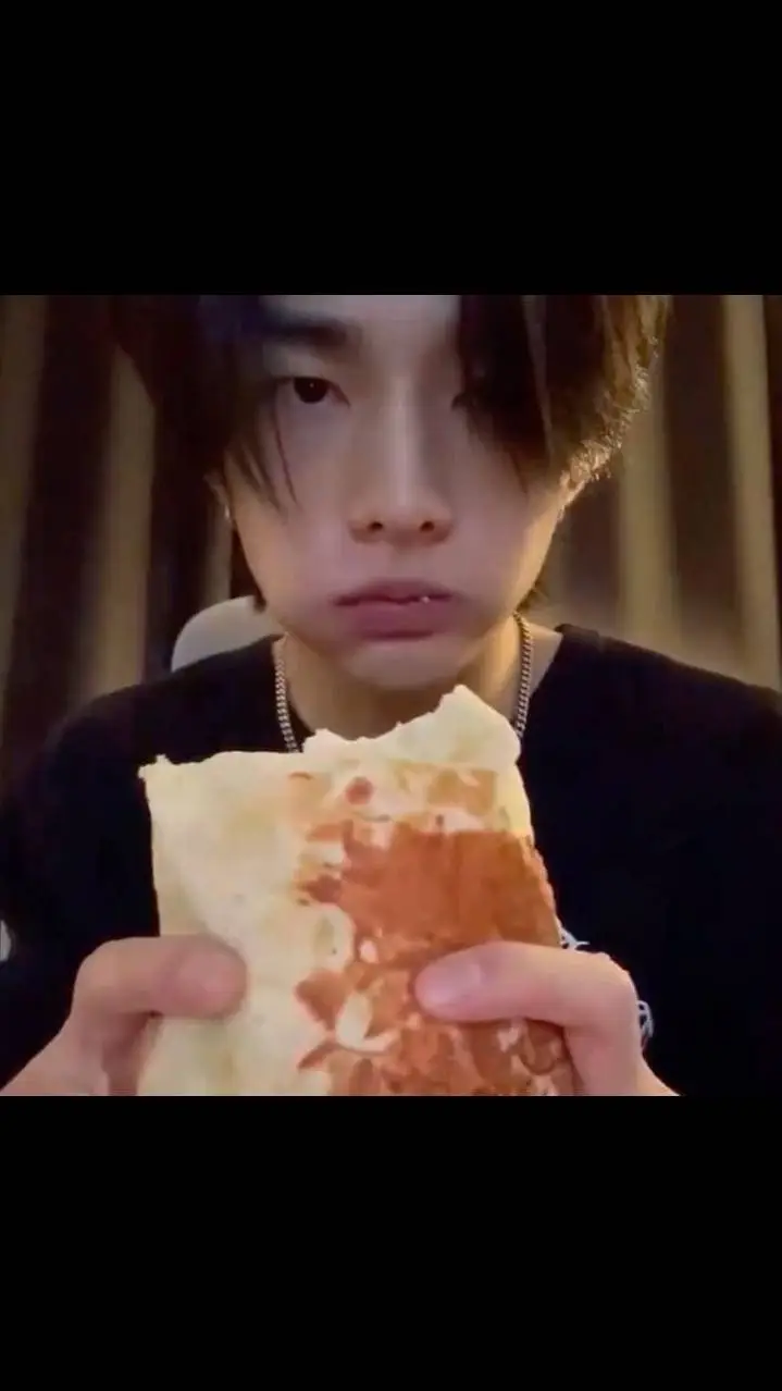 ai character: Хёнджин background