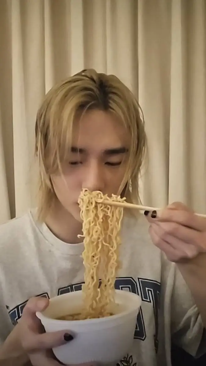 ai character: Хёнджин background