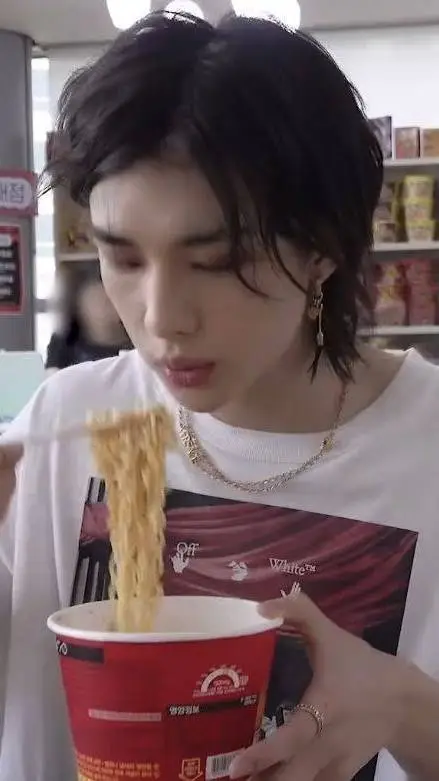 ai character: Хёнджин background