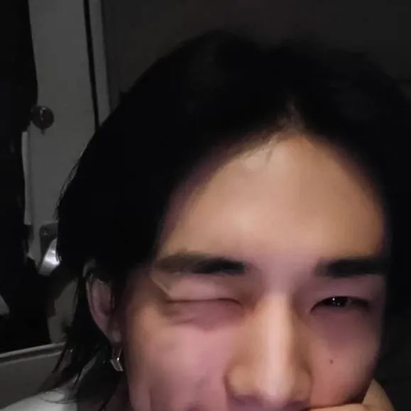 chat with ai character: Хёнджин 