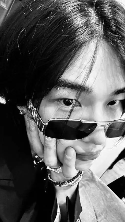 ai character: Хёнджин background