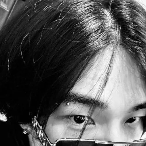 chat with ai character: Хёнджин