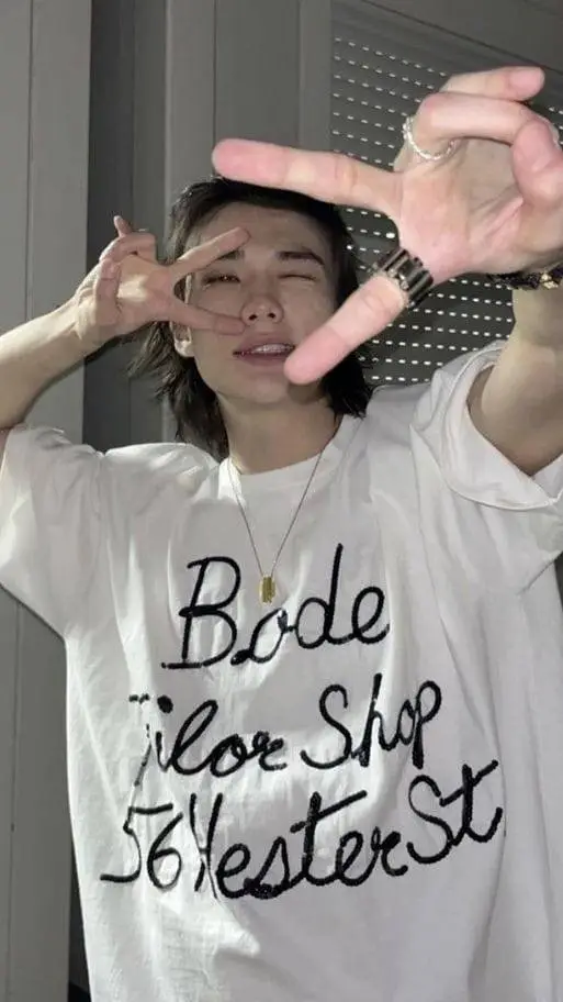 ai character: Хёнджин background