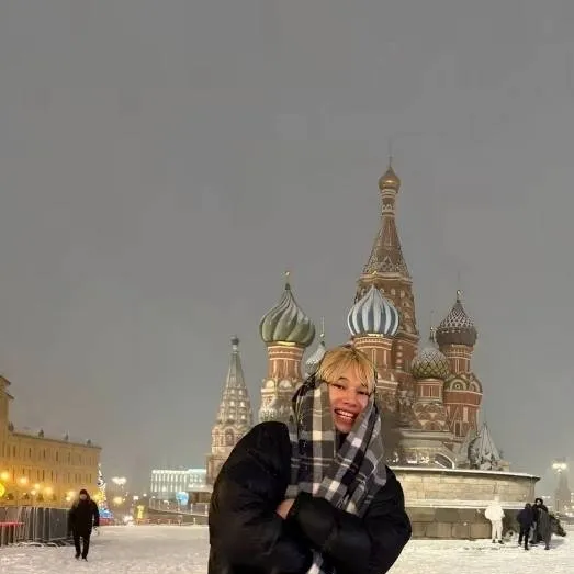 chat with ai character: Даня