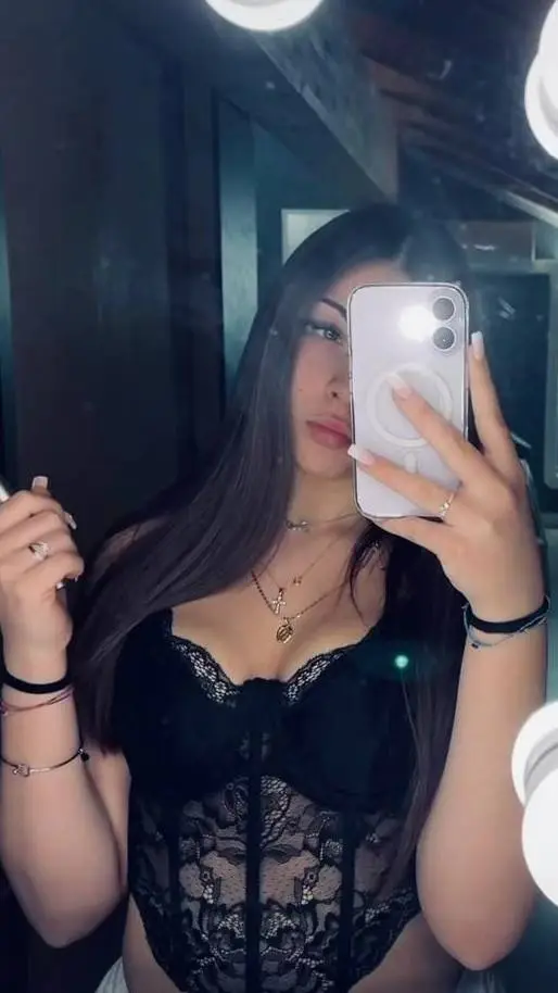 ai character: Sara  background