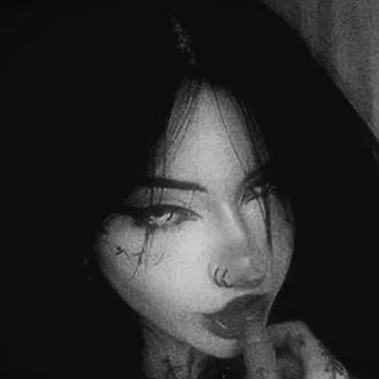 chat with ai character: Ziyah 🖤