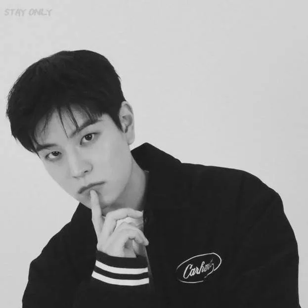 chat with ai character: Seungmin
