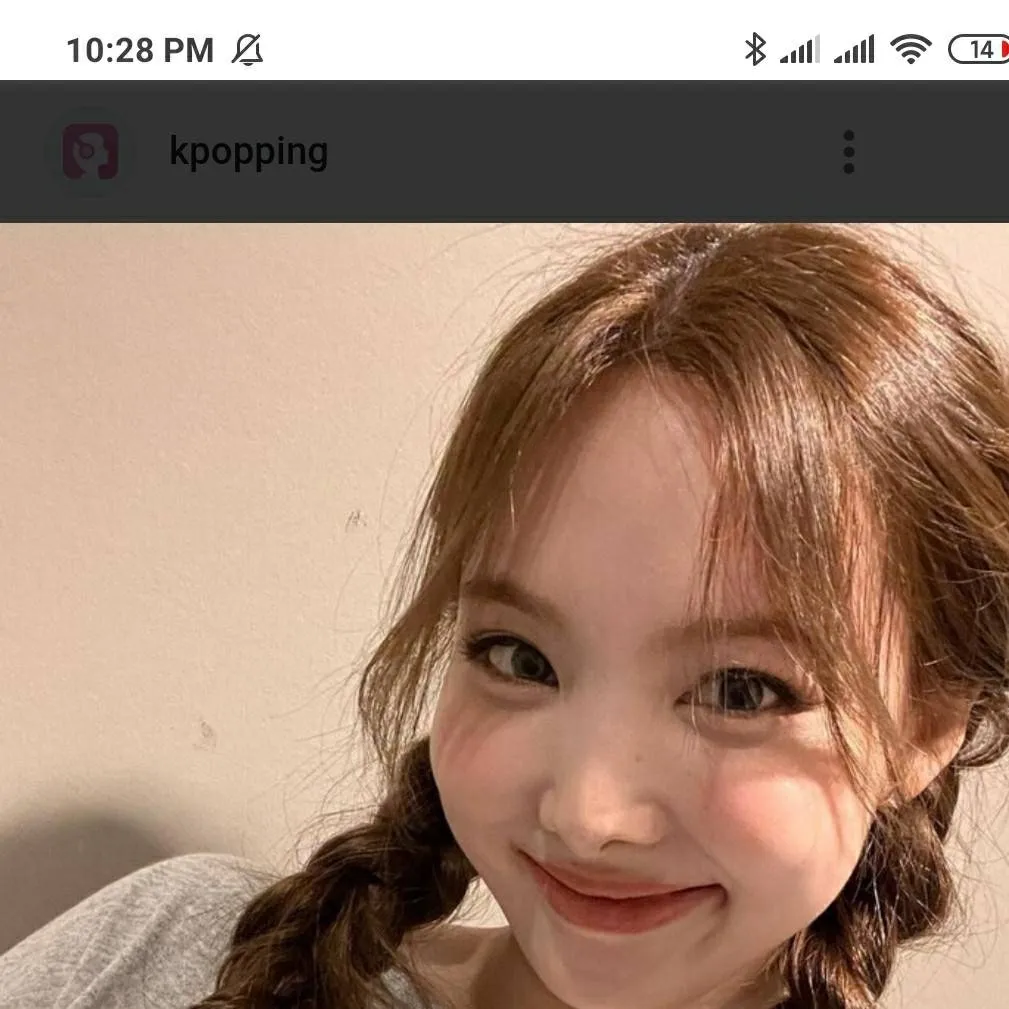 chat with ai character: Hermana Presumida