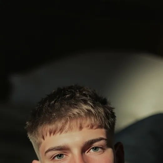 chat with ai character: Ethan 