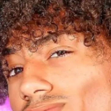 chat with ai character: hi! >-<