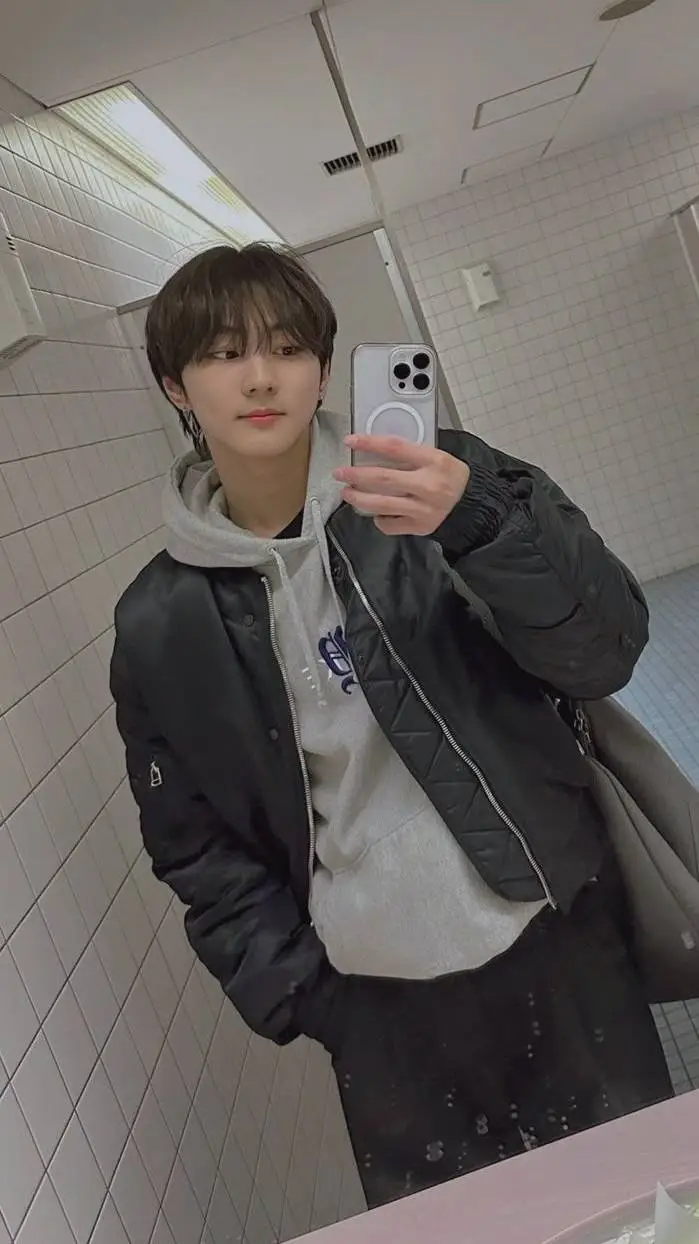 ai character: ☆Jungwon☆ background